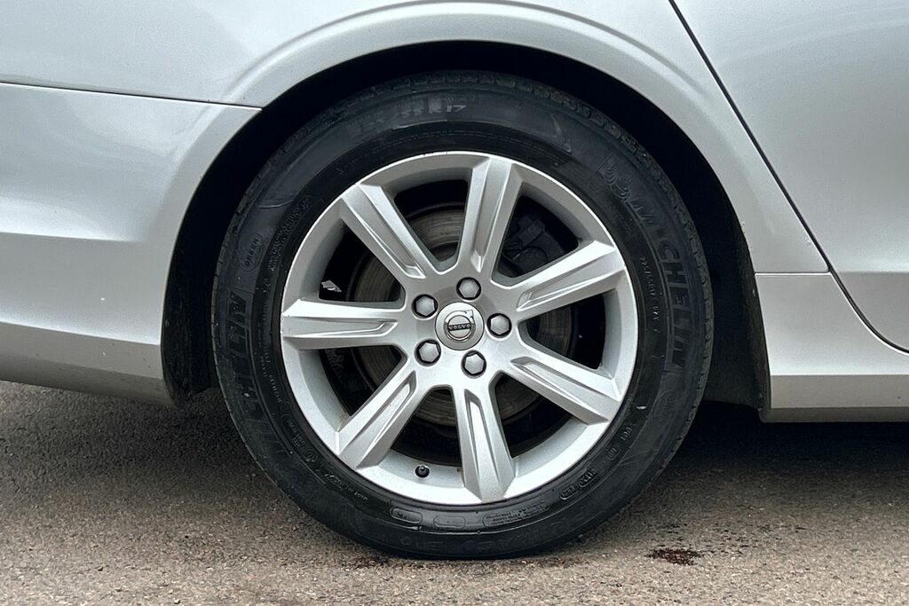 Volvo V90 D4 Momentum Silver #5