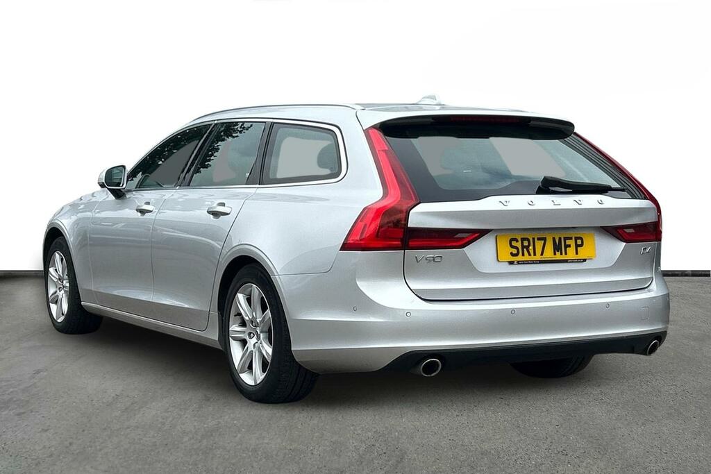 Volvo V90 D4 Momentum Silver #3