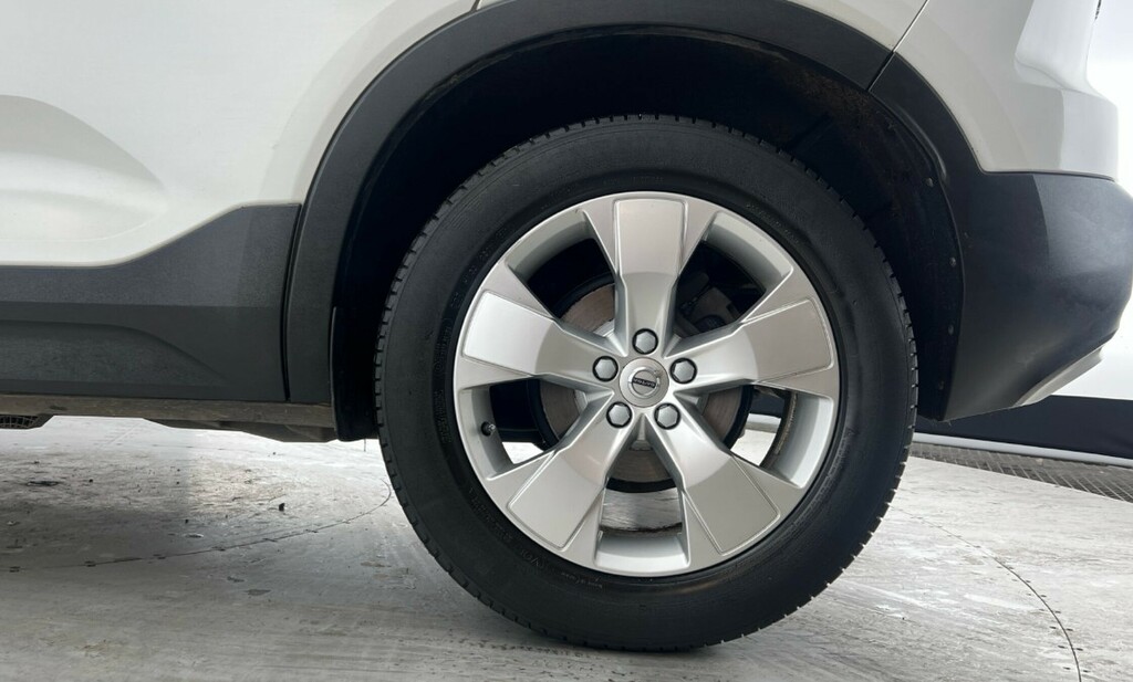Volvo XC40 Momentum, T3 YY70YZK White #4