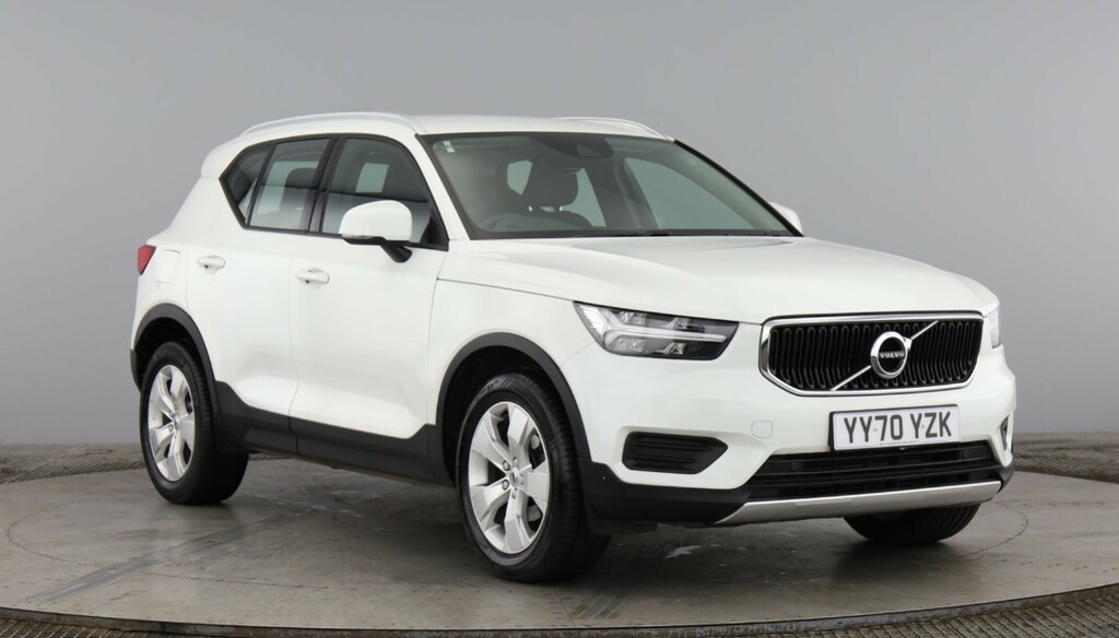 Volvo XC40 Momentum, T3 White