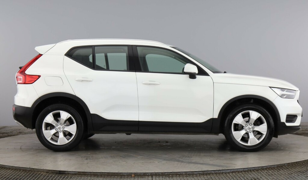 Volvo XC40 Momentum, T3 YY70YZK White #2