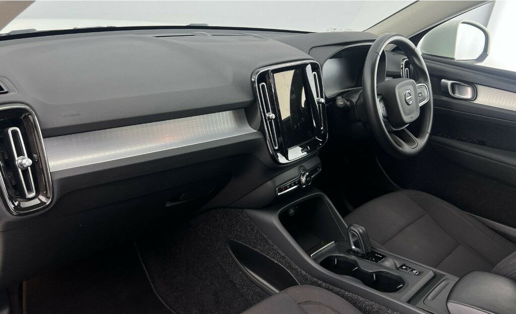 Volvo XC40 Momentum, T3 YY70YZK White #6