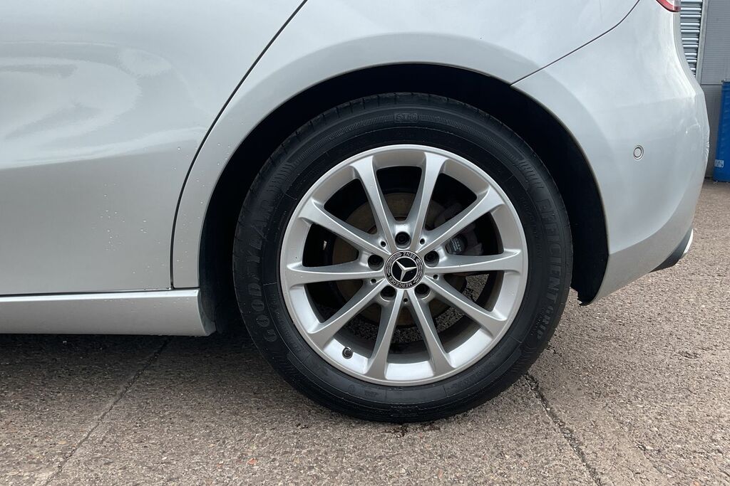Mercedes-Benz A Class A 200 Amg Line Executive White #15