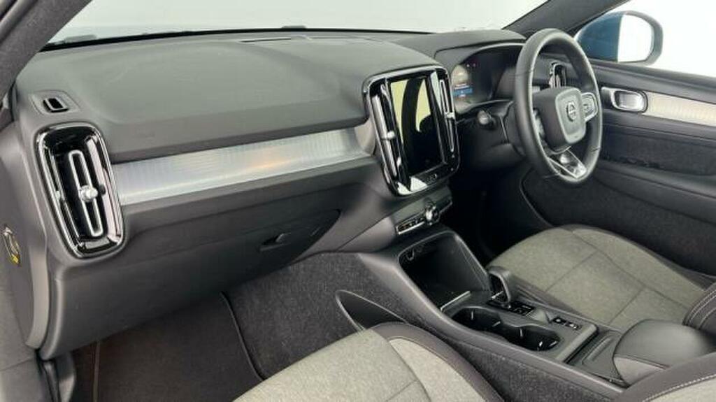 Volvo XC40 2.0 B3p Core Blue #4