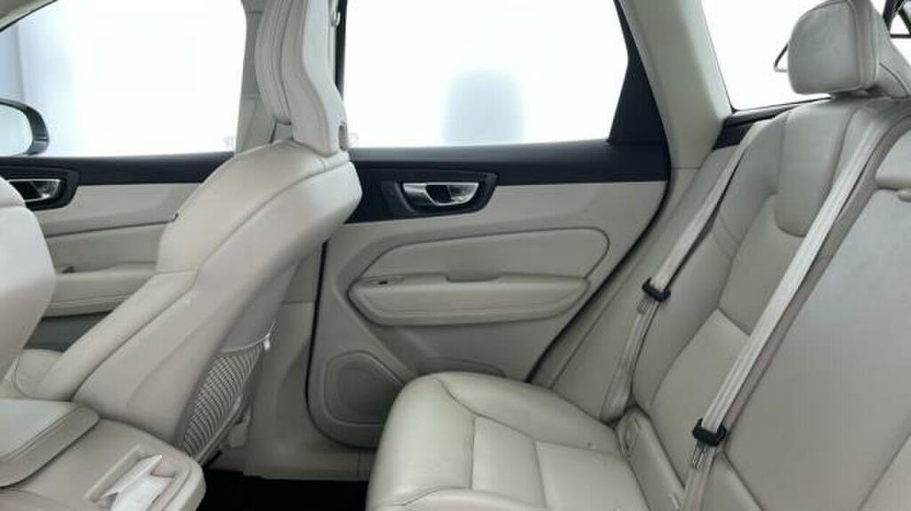 Volvo XC60 2.0 B5p Core Awd Geartronic Black #5