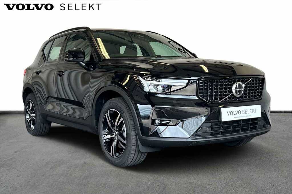 Volvo XC40 Plus, B3 Mild Hybrid, Dark Black