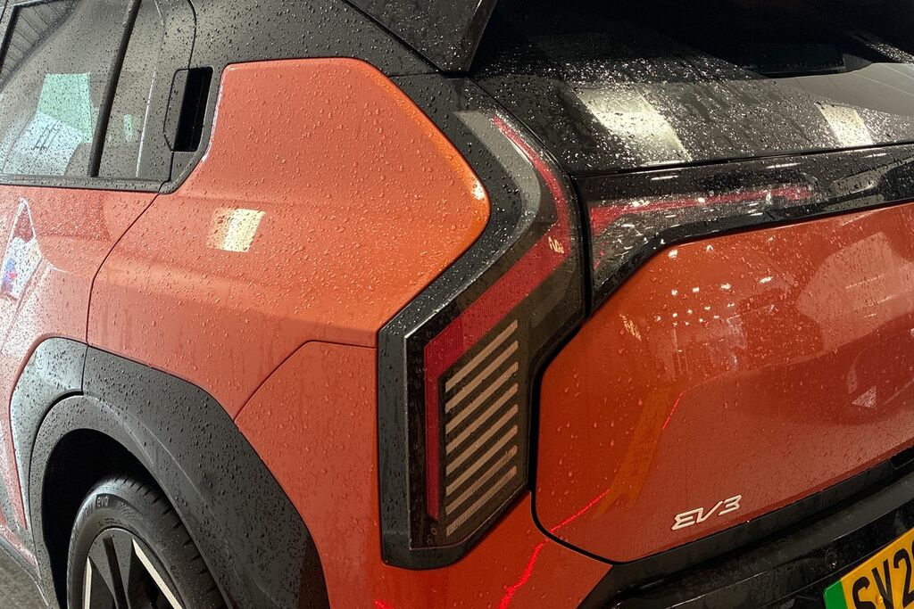 Kia EV3 Air Black #19