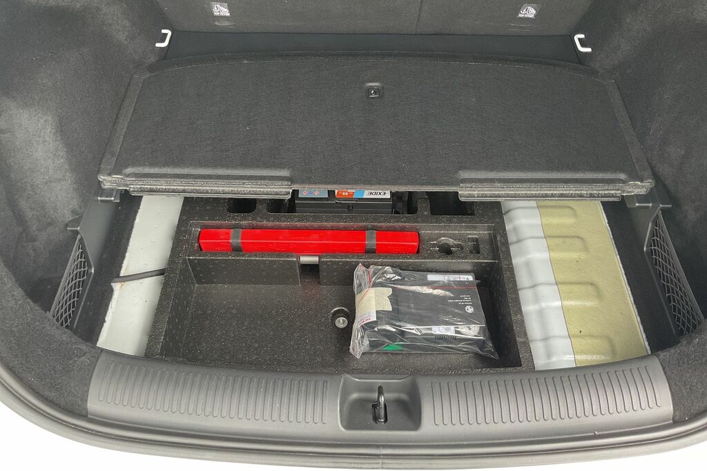 MG ZS Hatchback Silver #23