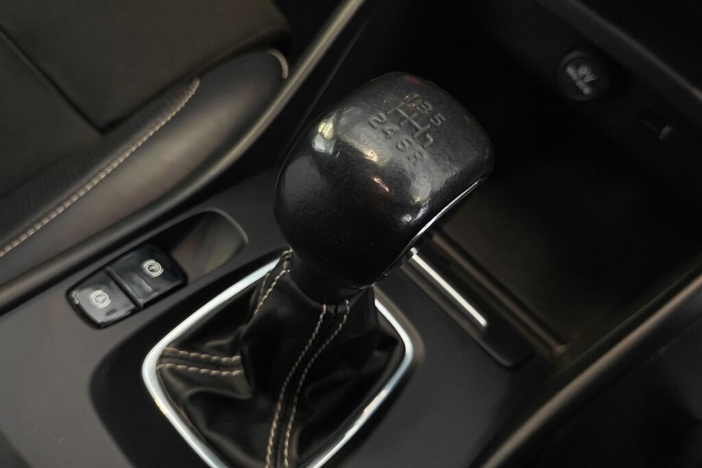 Volvo XC40 D3 R-design Black #13