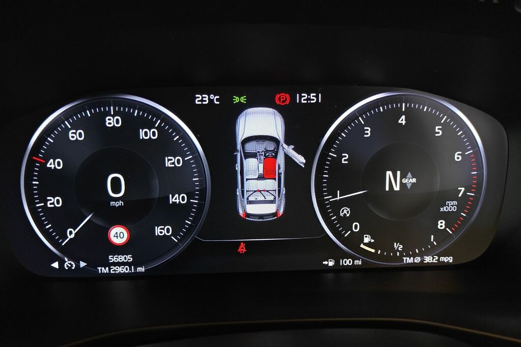 Volvo XC40 D3 R-design Black #7