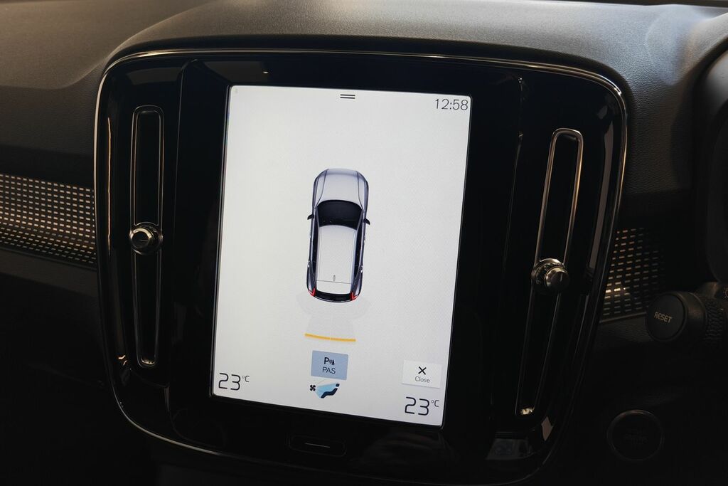 Volvo XC40 D3 R-design Black #16