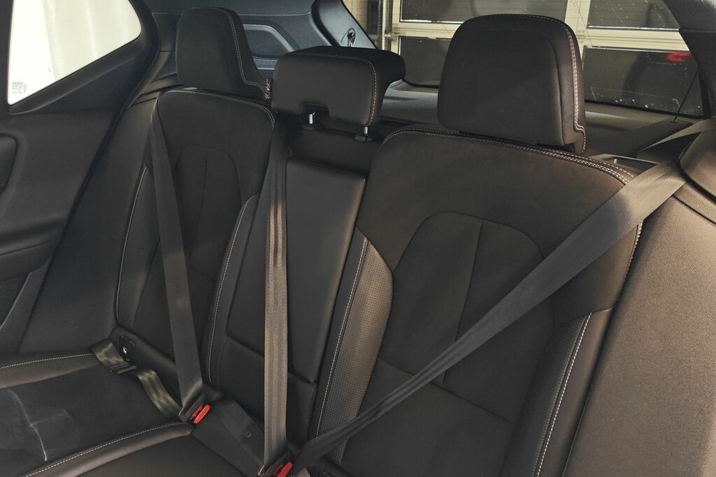 Volvo XC40 D3 R-design Black #17