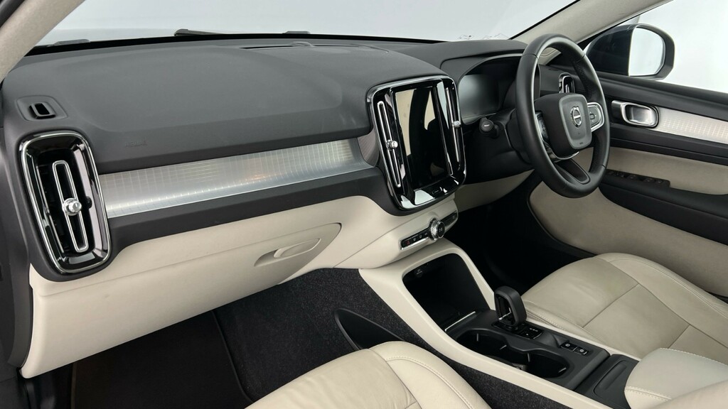 Volvo XC40 1.5 T3 163 Momentum Geartronic Blue #6