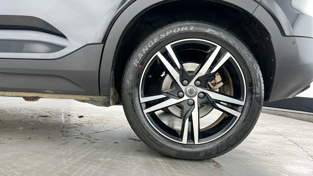 Volvo XC40 1.5 T4 Recharge Phev R Design Black #4