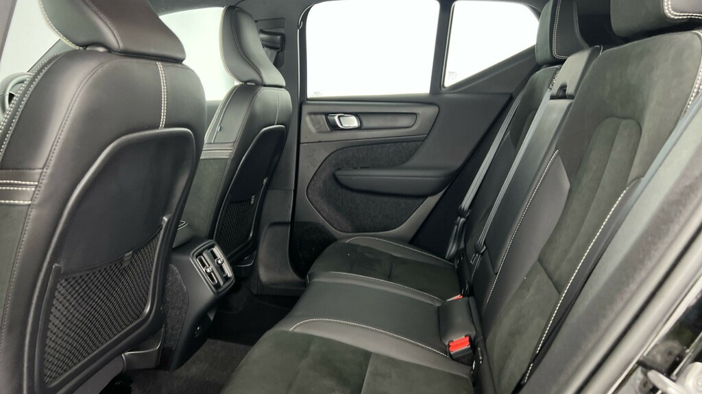 Volvo XC40 Core Black #7
