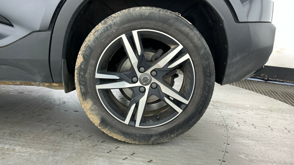 Volvo XC40 1.5 T3 163 R Design Geartronic Black #4