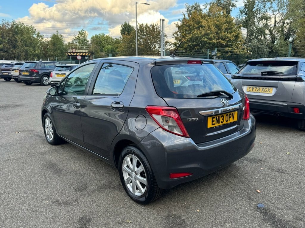 Toyota Yaris 1.3L Tr Grey #3