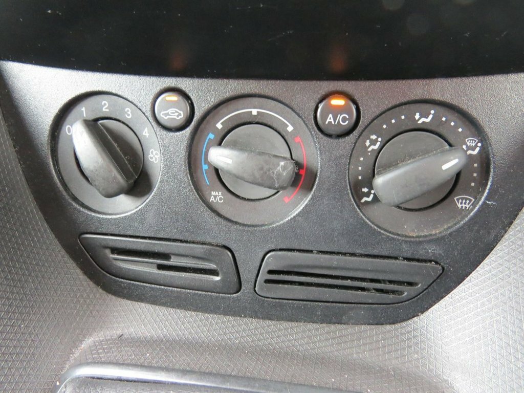 Ford Transit Connect Panel Van 1.5 210 Ecoblue 201868 White #14
