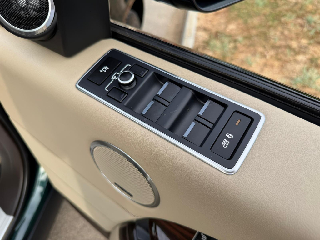 Land Rover Range Rover Automatic Silver #29