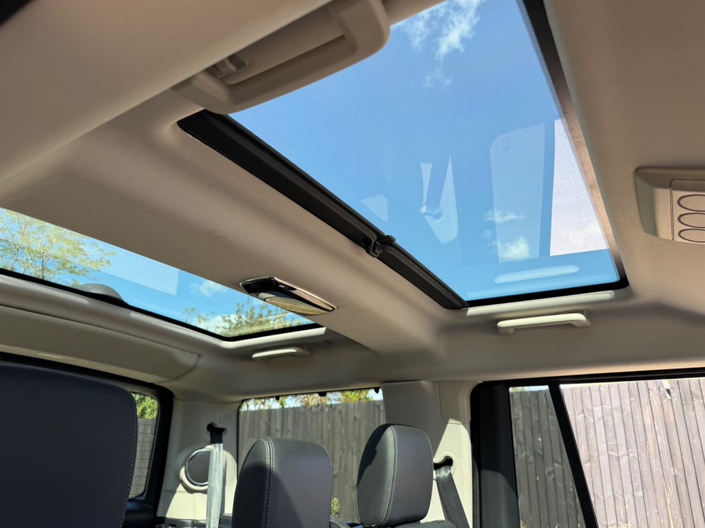 Land Rover Discovery Se Tech Silver #36
