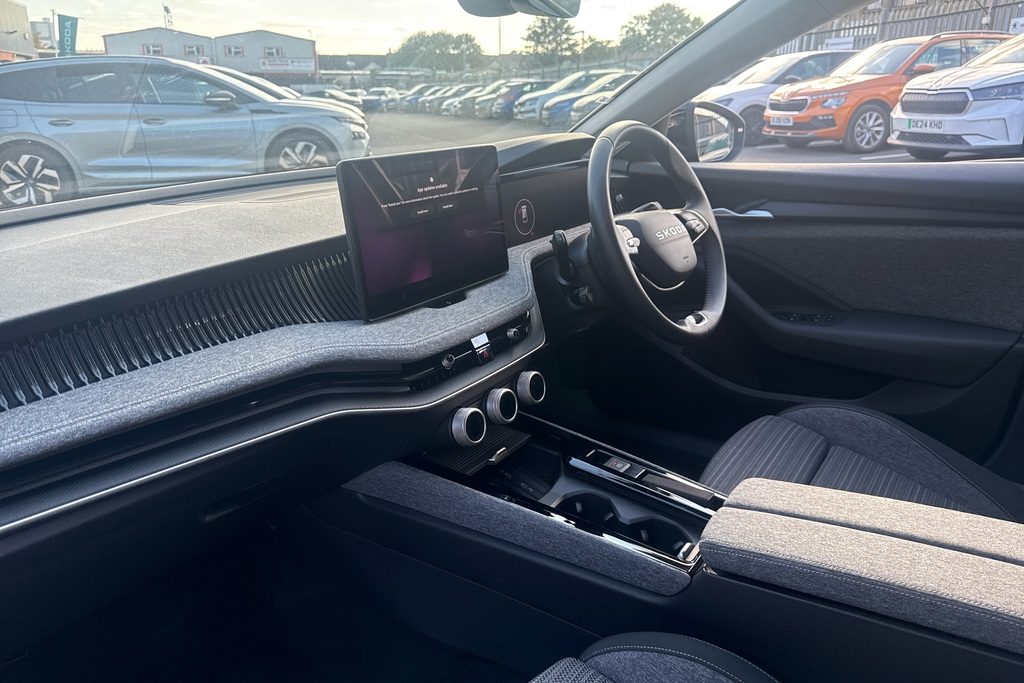Skoda Superb 2.0 Tdi Se Technology Dsg GJ75VSY Black #2
