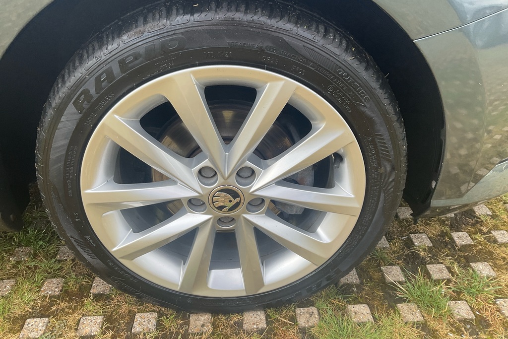 Skoda Fabia 1.0 Tsi Colour Edition Grey #5