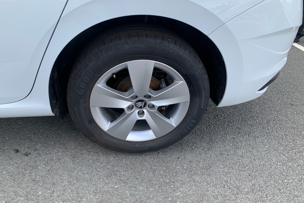 Skoda Scala 1.0 Tsi 116 Se Edition Dsg White #5