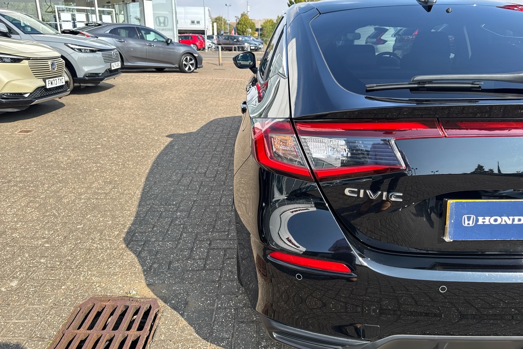 Honda Civic 2.0 Ehev Elegance Cvt Hatchback Black #47