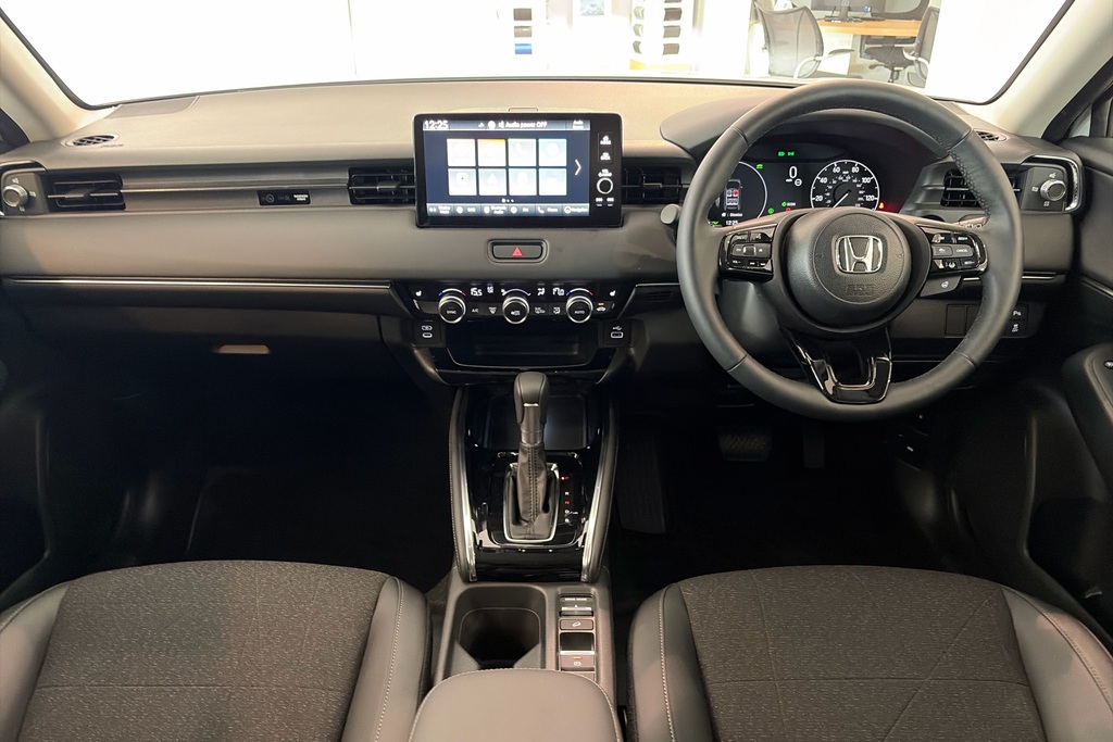 Honda Hr-V 1.5 Ehev Advance Cvt RJ25VSZ White #3