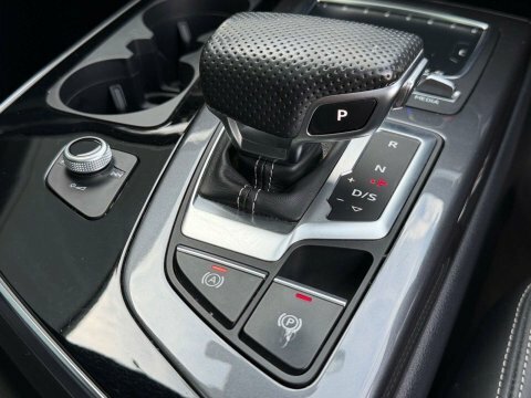 Audi Q7  Black #21