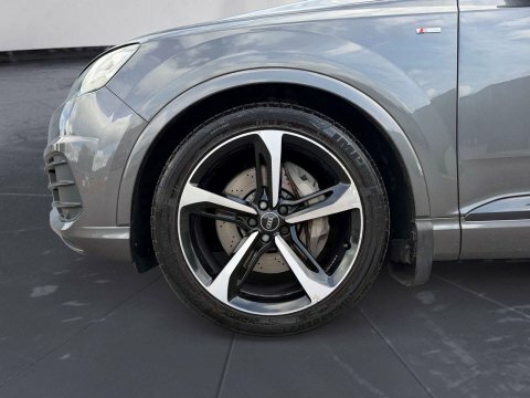 Audi Q7  Black #15
