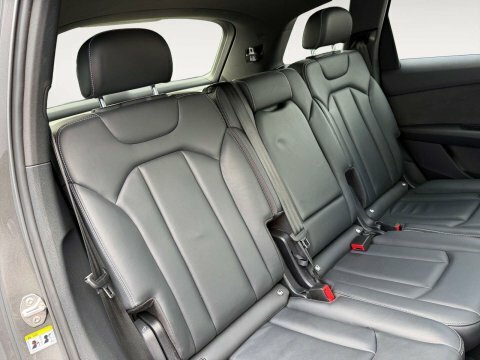 Audi Q7  Black #16