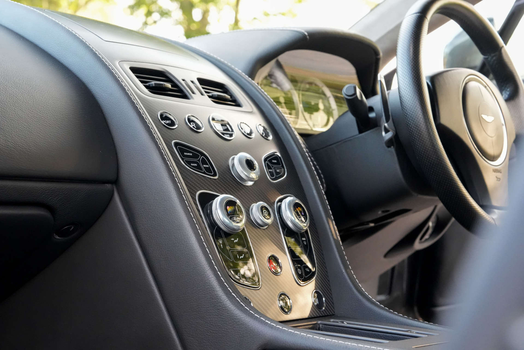 Aston Martin Vantage Silver #9