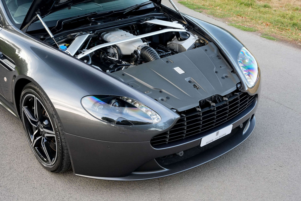 Aston Martin Vantage Silver #27
