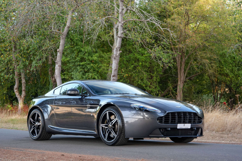 Aston Martin Vantage Silver #52