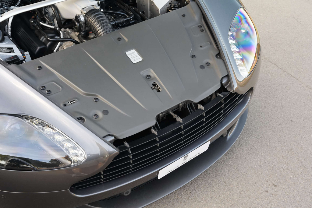 Aston Martin Vantage Silver #28