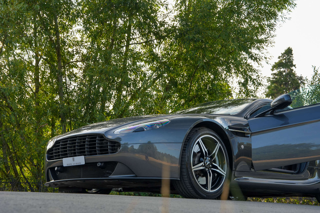 Aston Martin Vantage Silver #19