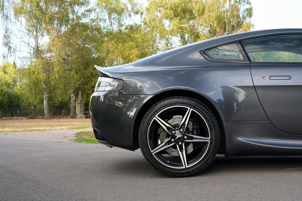 Aston Martin Vantage Silver #15