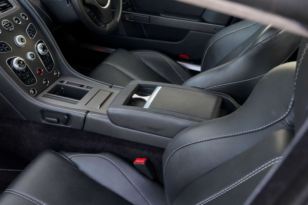 Aston Martin Vantage Silver #25