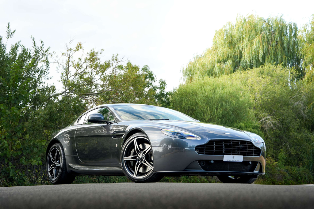 Aston Martin Vantage Coupe Silver