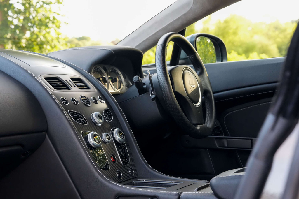 Aston Martin Vantage Silver #8