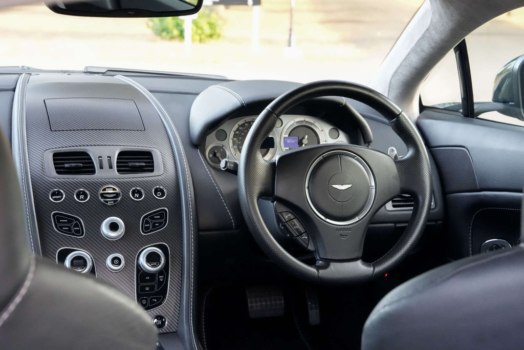 Aston Martin Vantage Silver #39