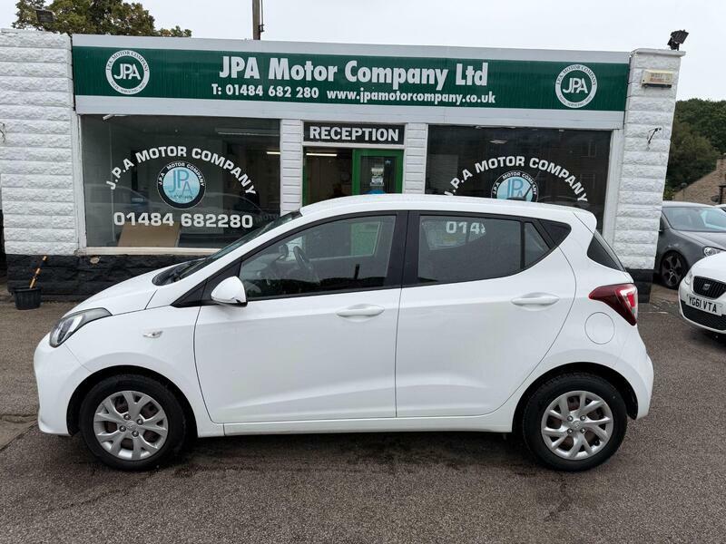 Hyundai I10 1.2-se-hatchback-5dr-petrol-manual-euro-6-87-ps White #2