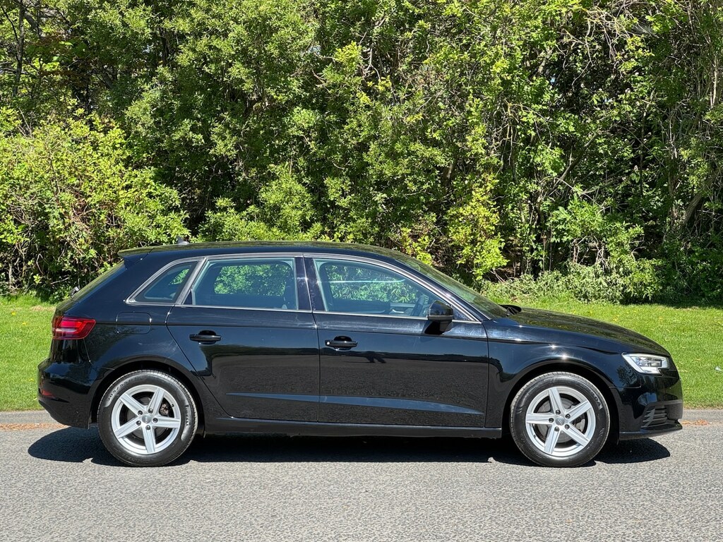 Audi A3 30 Tdi 116 Se Technik S Tronic DE68VFP Black #2