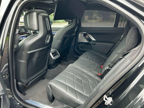 BMW i7 Excellence Pro Black #21