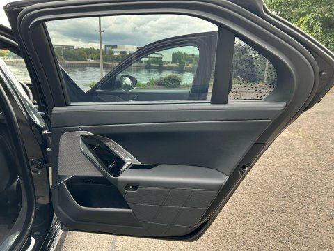 BMW i7 Excellence Pro Black #31