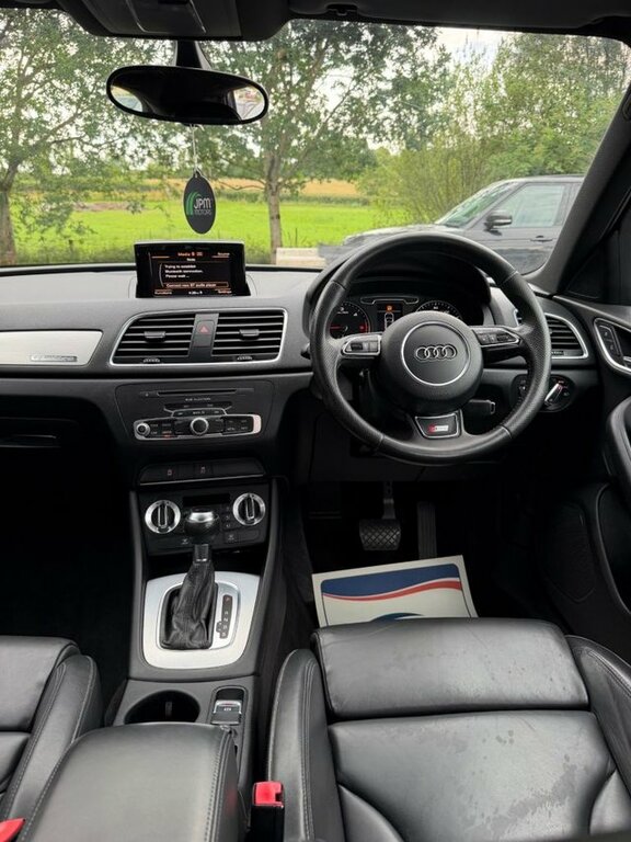 Audi Q3  White #8