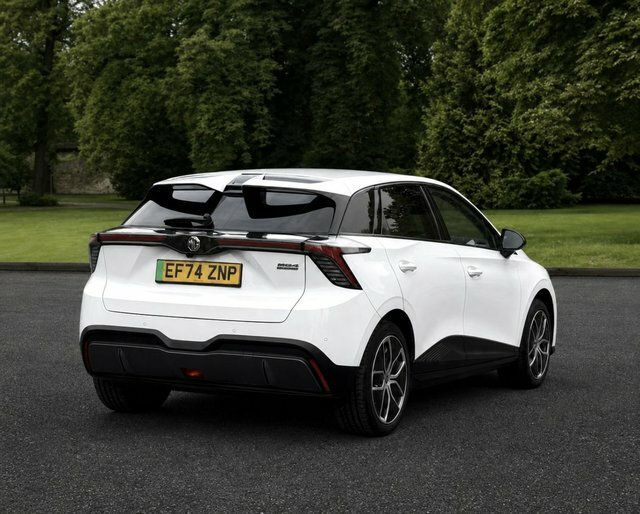 MG MG4 2025 64Kwh Trophy Long Range Hatchback Electri EF74ZNP White #4