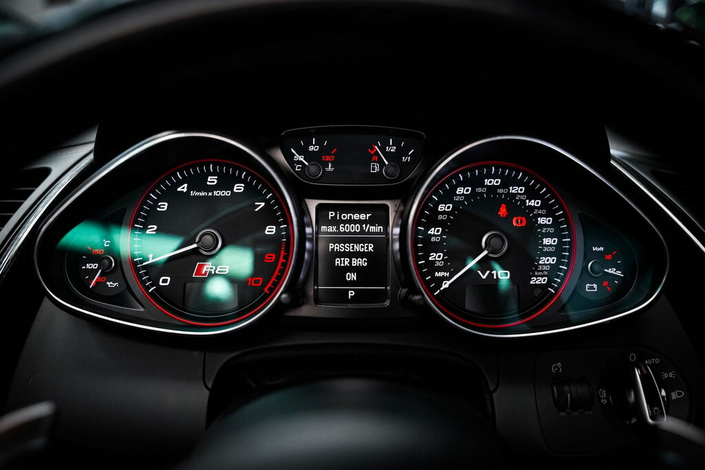 Audi R8 #16