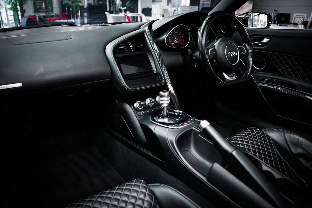 Audi R8 #18